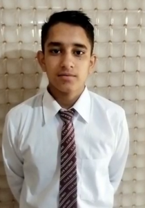 बतवाड़ के सरस्वती विद्या निकेतन हाई स्कूल की कक्षा 10 में पढने वाले अभिनव ठाकुर