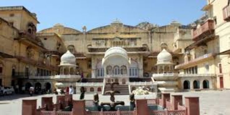 aLWAR mUSEUM