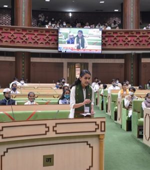 विधानसभा बाल सत्र की प्रथम पुरस्कार विजेता, अनुष्का राठौड़